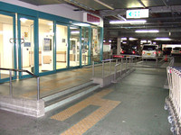 Medium_001　イオン阿児店地下駐車場出入口